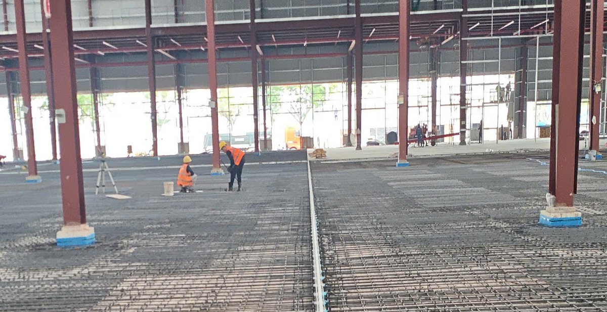 Cột thép trước khi đổ sàn bê tông